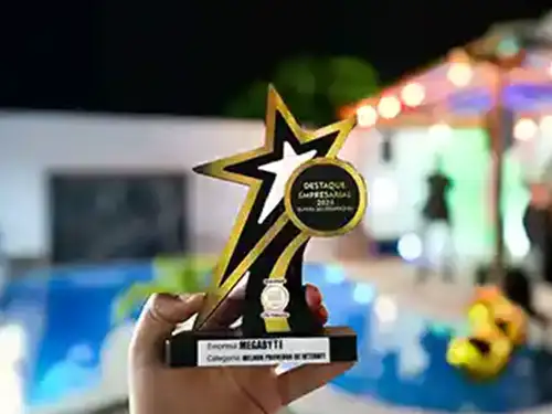 troféu-premiação-melhor-provedor-de-internet-da-cidade-de-oliveira-dos-brejinhos-MegaByte-internet-fibra-optica-